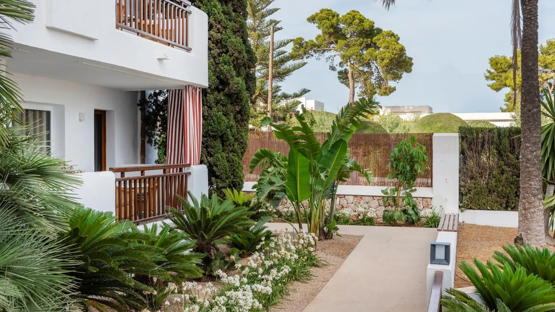 Апарт-отель Inturotel Esmeralda Garden Кала де Ор